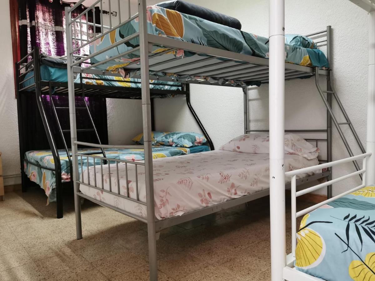 Hostal Babylon Barcelona Bagian luar foto